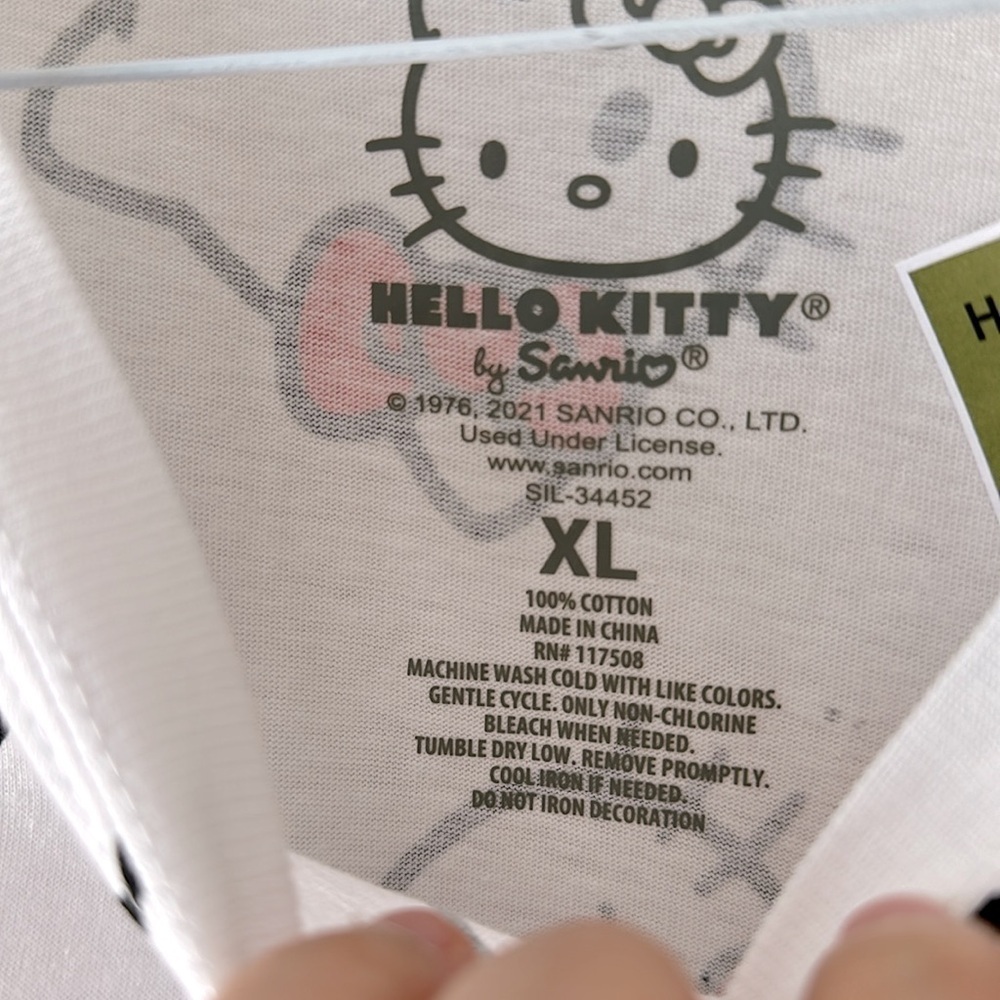 HELLO KITTY White All Over Print Crop Short Sleeve Shirt Size XL NWT - Picture 7 of 10